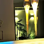 Seaflats Iate Plaza Hotel