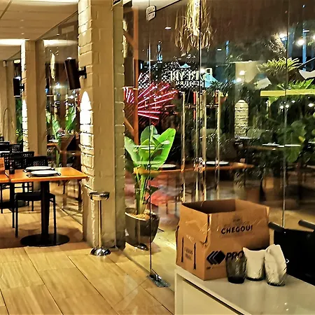 Hotel Seaflats Iate Plaza 4*