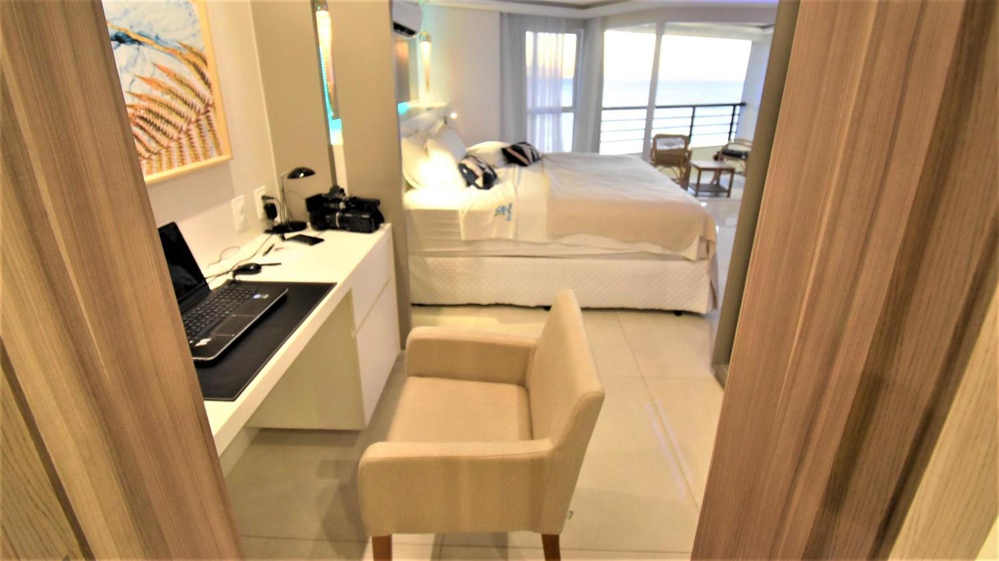 Seaflats Iate Plaza Hotel