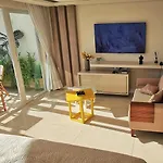 Seaflats Iate Plaza Hotel