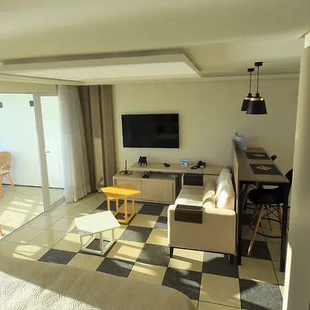 Hotel Seaflats Iate Plaza 4*
